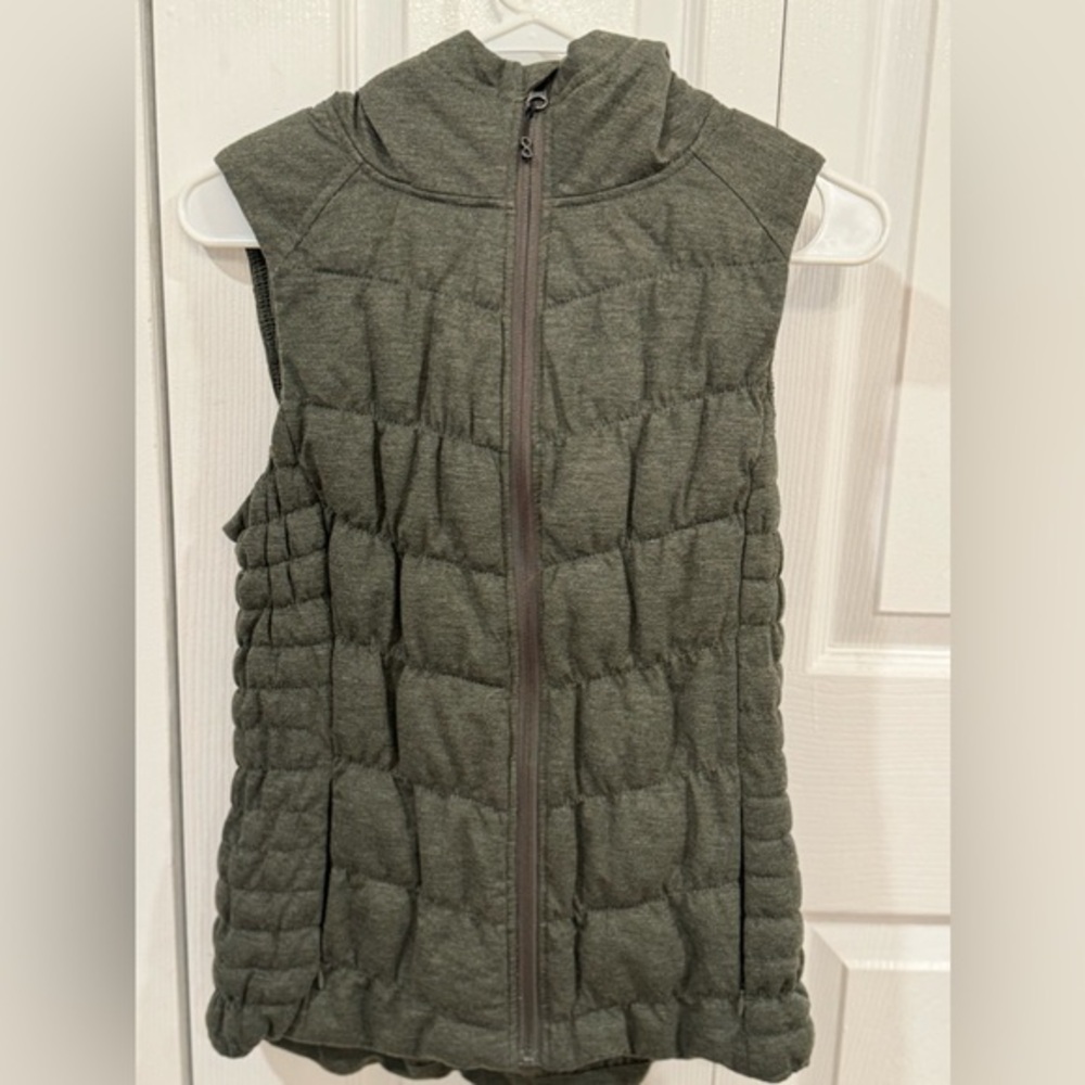 Be by Blanc Noir Fitted Vest with hood size Small